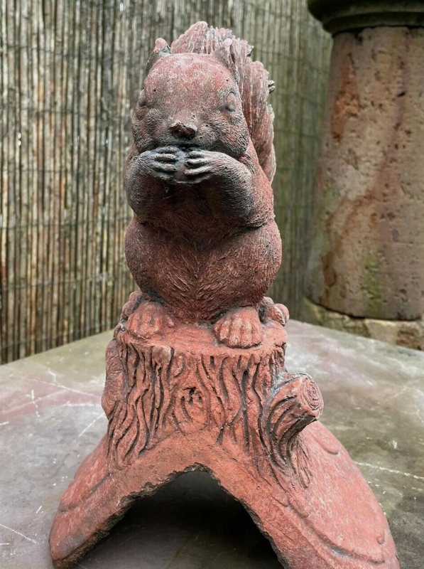 Squirrel Roof Tile | 90-Degree Angled Ridge Tile