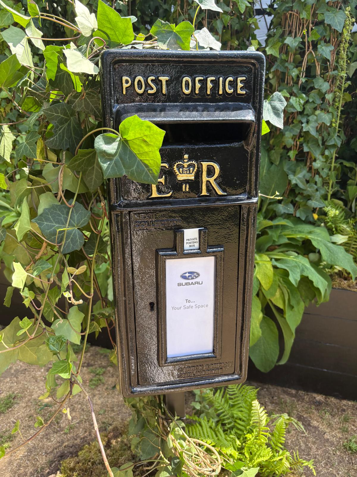 ER Vintage Post Box - 1970s Reproduction Cast Iron Wall Mounted in Black