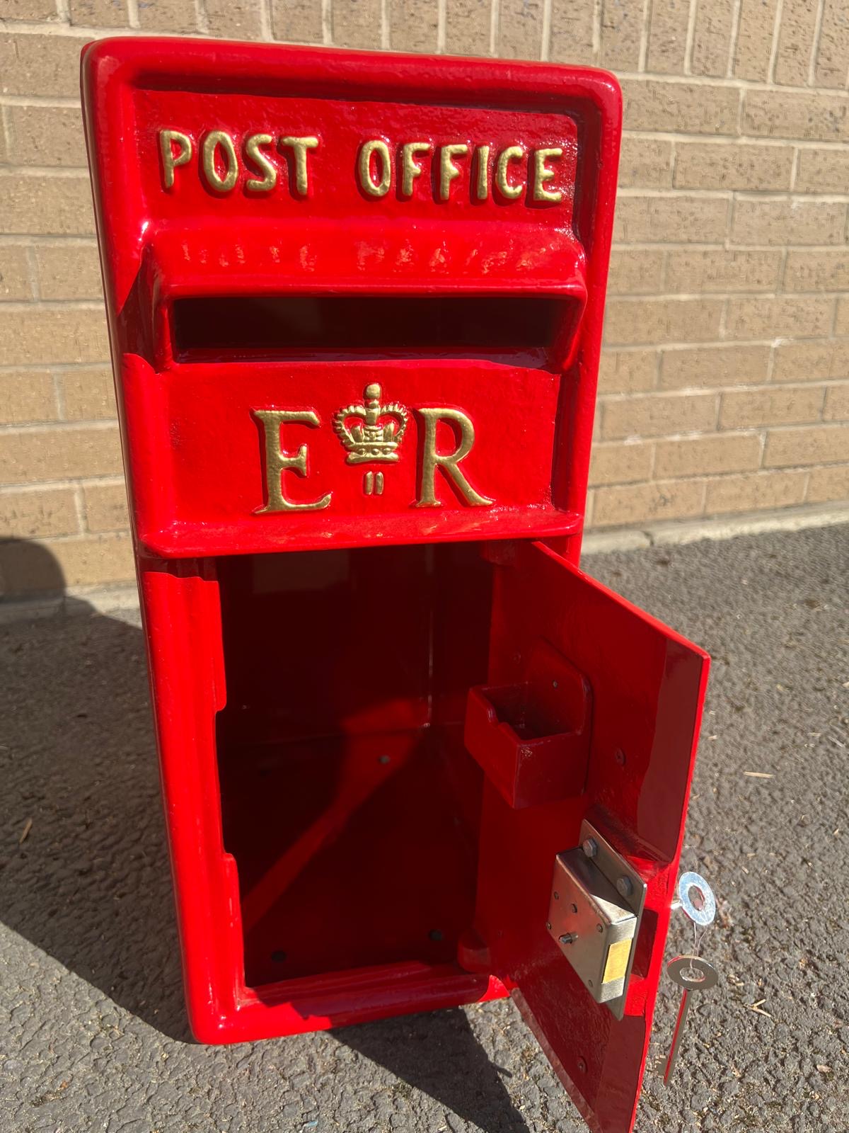 ER Vintage Post Box-1970s Reproduction Cast iron wall mounted Red