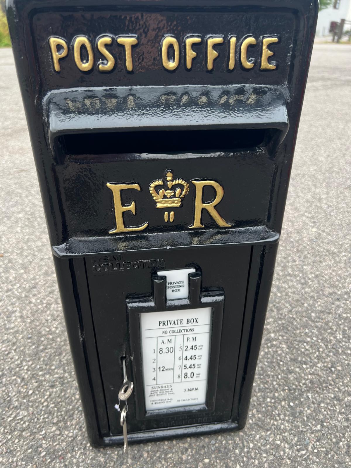 ER Vintage Post Box - 1970s Reproduction Cast Iron Wall Mounted in Black