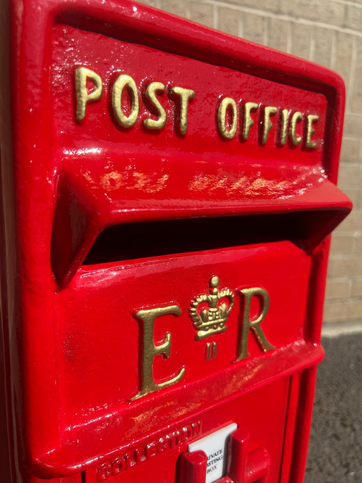 ER Vintage Post Box-1970s Reproduction Cast iron wall mounted Red