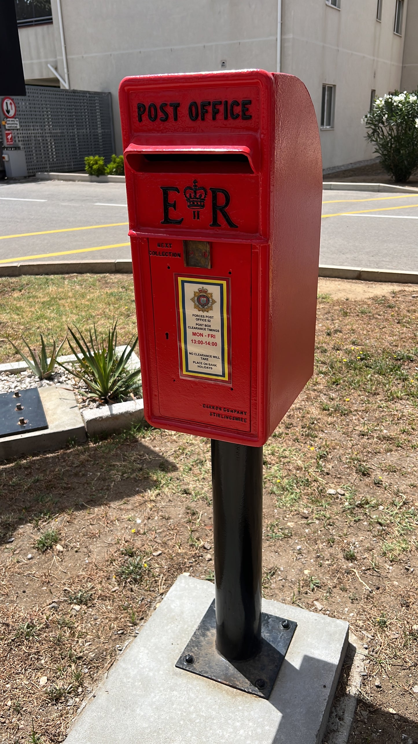 ER Vintage Post Box-1970s Reproduction Cast iron wall mounted Red