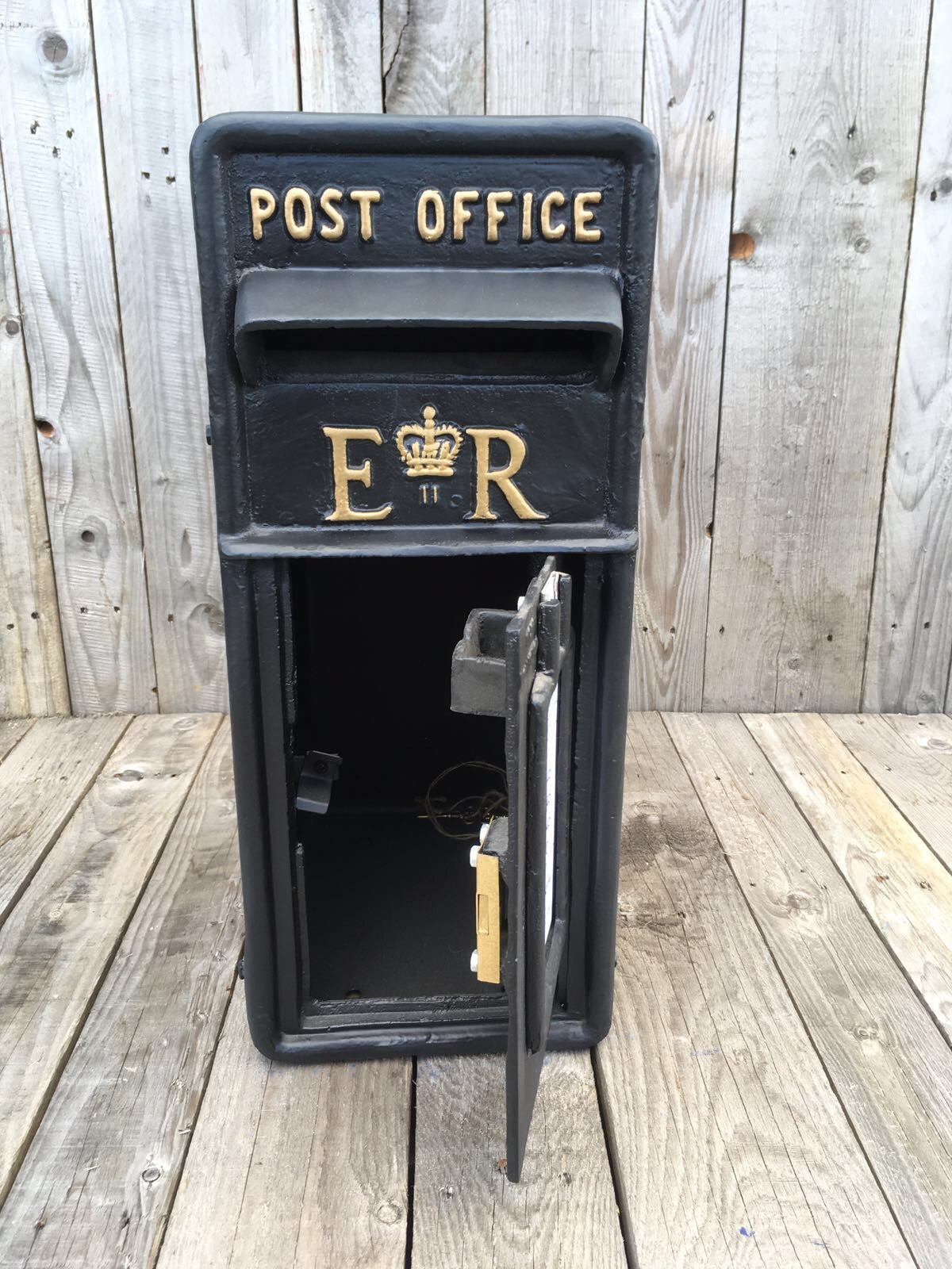 ER Vintage Post Box - 1970s Reproduction Cast Iron Wall Mounted in Black