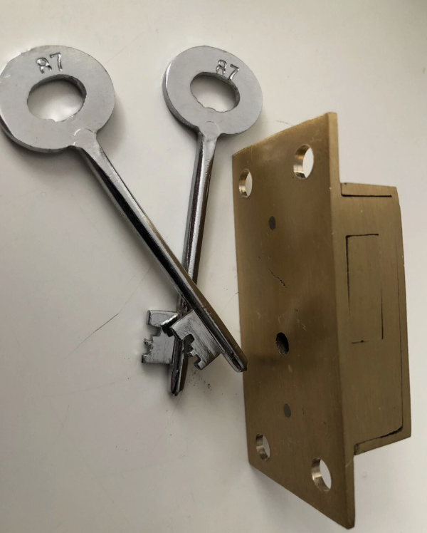 Brass Lock & Two Keys | Replacement Lock for ER Post Box